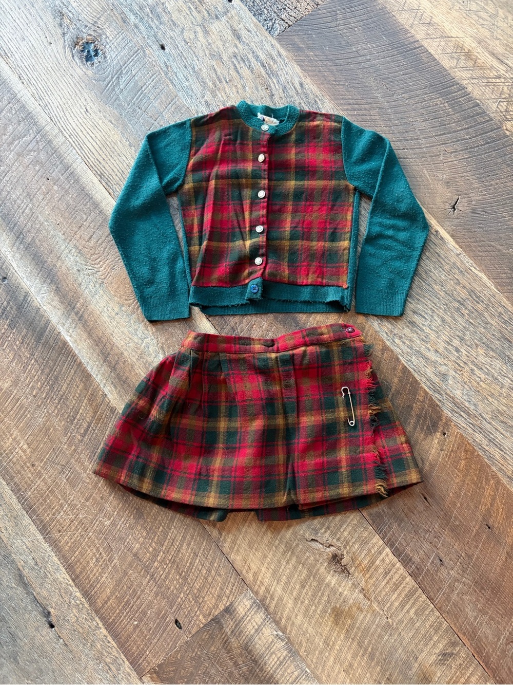 Vintage Beaver Knitwear Maple Leaf Tartan Kilt & Cardigan Set Girls Size 6